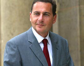 وزير فرنسي يعيش مع مسلمة ويؤكد: لن اعتنق الإسلام لأتزوج! صورة رقم 1