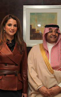 الملكة رانيا تُطلع الأميرة حصة على خدمات مركز الملكة رانيا للأسرة والطفل صورة رقم 1