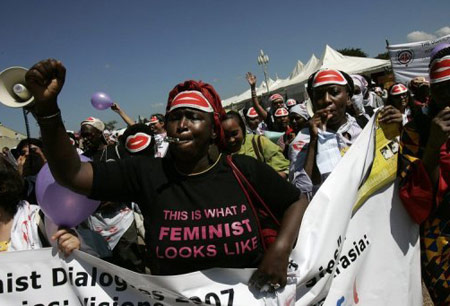 الشرطة الكينية توقف عرس للمثليين وتعتقل 5! صورة رقم 4 الشرطة الكينية توقف عرس للمثليين وتعتقل 5! صورة رقم 4