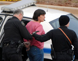 معلمة العلوم والأحياء تقتل 3 أشخاص وتصيب 6 بالرصاص صورة رقم 1 معلمة العلوم والأحياء تقتل 3 أشخاص وتصيب 6 بالرصاص صورة رقم 1