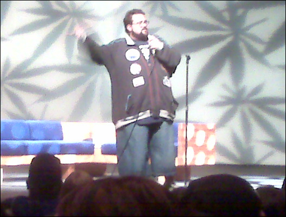 منع المخرج السينمائي كيفين سميث من ركوب الطائرة بسبب سمنته!! صورة رقم 6 منع المخرج السينمائي كيفين سميث من ركوب الطائرة بسبب سمنته!! صورة رقم 6