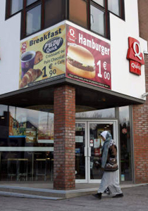 عمدة فرنسي يقدم دعوى ضد مطعم لأنه يقدم وجبات حلال!! صورة رقم 1