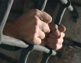 قتلوا والدهم.. قطعوه واشعلوا فيه النار لإرضاء والدتهم! صورة رقم 1