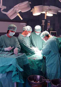 سجن طبيب ترك فوطة في بطن امرأة أثناء توليدها بعملية قيصرية! صورة رقم 1 سجن طبيب ترك فوطة في بطن امرأة أثناء توليدها بعملية قيصرية! صورة رقم 1