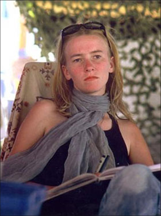 جرافة الاحتلال تسحق شابة أمريكية في رفح وعائلتها تقاضي اسرائيل!  صورة رقم 3