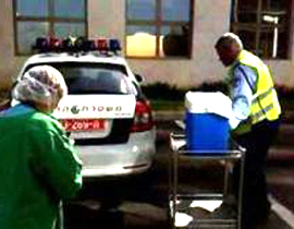 رجال شرطة يتحولون إلى ملائكة رحمة ويتممون عملية زرع كبد! صورة رقم 1 رجال شرطة يتحولون إلى ملائكة رحمة ويتممون عملية زرع كبد! صورة رقم 1