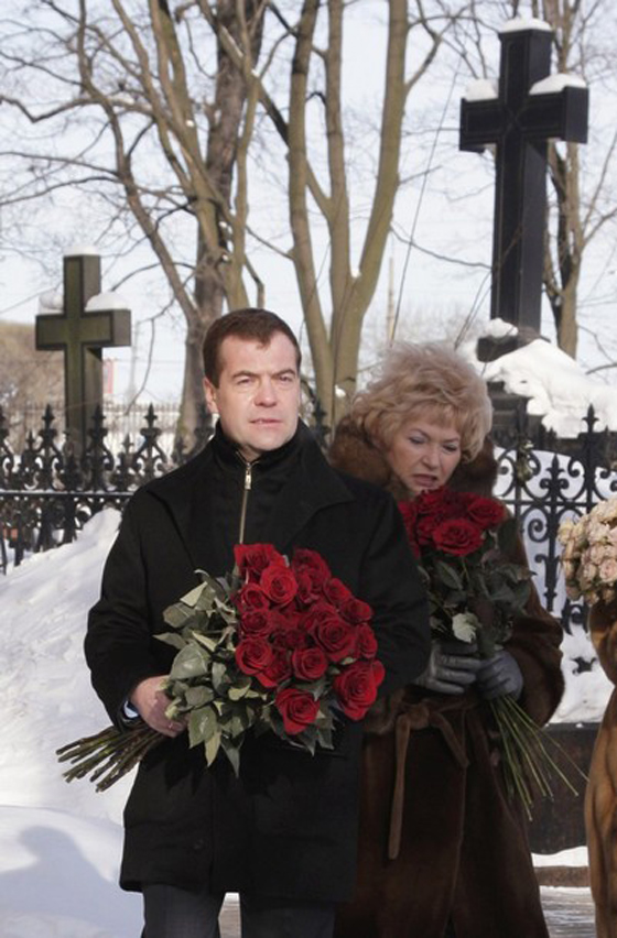 ميدفيديف وبوتين يتقاسمان السلطة ولديهما نفس فصيلة الدم!!        صورة رقم 1