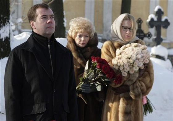 ميدفيديف وبوتين يتقاسمان السلطة ولديهما نفس فصيلة الدم!!        صورة رقم 5