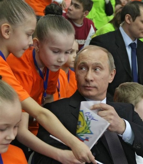 ميدفيديف وبوتين يتقاسمان السلطة ولديهما نفس فصيلة الدم!!        صورة رقم 10