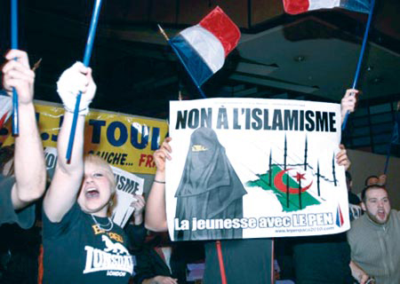 إعلانات مسيئة للإسلام ضمن حملة العنصري لوبان الانتخابية  صورة رقم 2