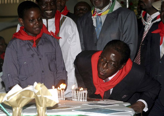 موغابي يحتفل بعيد ميلادة الـ 86 بطعام يكفي لـ 50 قرية!!        صورة رقم 4