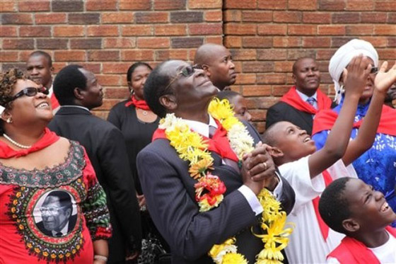 موغابي يحتفل بعيد ميلادة الـ 86 بطعام يكفي لـ 50 قرية!!        صورة رقم 5