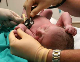 خنقت مولودتها الأنثى خوفاً من زوجها! صورة رقم 1