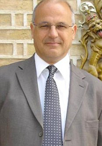 سفير لندن بالكويت متورط بعلاقة غير شرعية أدت إلى حمل موظفة صورة رقم 2