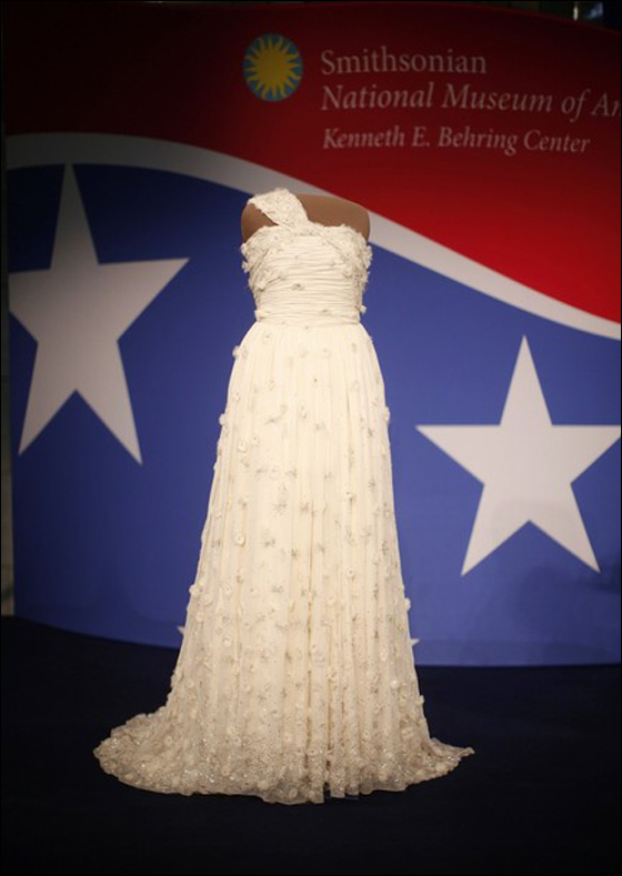فستان ميشيل اوباما في المتحف الوطني للتاريخ الامريكي!  صورة رقم 4