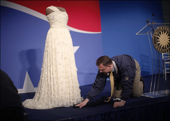 فستان ميشيل اوباما في المتحف الوطني للتاريخ الامريكي!  صورة رقم 6