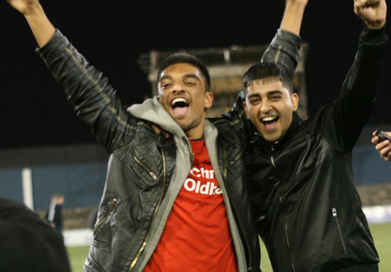 عناق لأجل السرطان يستمر 24 ساعة و17 دقيقة!  صورة رقم 1