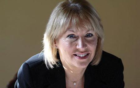 النائبة نادين: الملابس الداخلية على الباصات احتقار للمرأة  صورة رقم 2