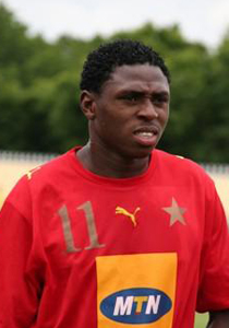 طفل ينتحر طمعا بلقاء لاعب كرة قدم توفي على أرض الملعب! صورة رقم 1