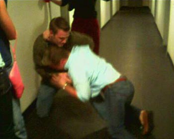 معلم يضرب زميله داخل المدرسة ويتطاول على الدين صورة رقم 1 معلم يضرب زميله داخل المدرسة ويتطاول على الدين صورة رقم 1