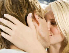 دبي: غرامة وسجن وترحيل بريطانيين بسبب قبلة! صورة رقم 1