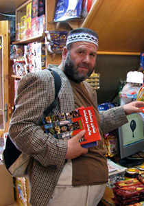 صحفي ومؤلف كتب وداعية إسلامي يلجأ لبيع الهرايس لتوفير قوته صورة رقم 1 صحفي ومؤلف كتب وداعية إسلامي يلجأ لبيع الهرايس لتوفير قوته صورة رقم 1