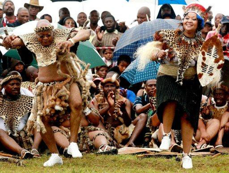 كم تنفق جنوب أفريقيا لإعالة زوجات الرئيس وأطفاله؟! صورة رقم 2 كم تنفق جنوب أفريقيا لإعالة زوجات الرئيس وأطفاله؟! صورة رقم 2