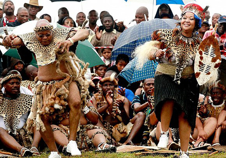 كم تنفق جنوب أفريقيا لإعالة زوجات الرئيس وأطفاله؟! صورة رقم 4 كم تنفق جنوب أفريقيا لإعالة زوجات الرئيس وأطفاله؟! صورة رقم 4