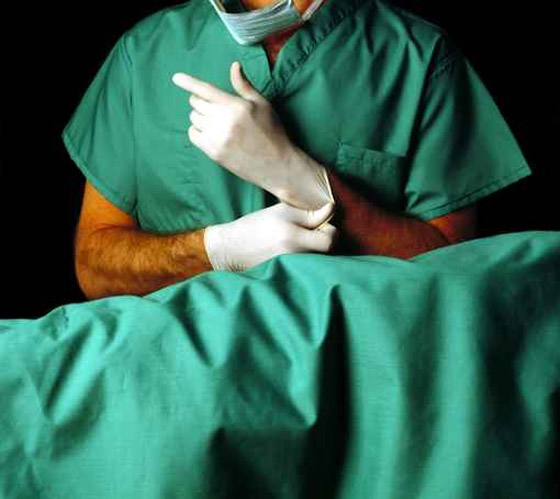 أجرى 4 عمليات بواسير خاطئة بالرغم من أنه جرّاح!! صورة رقم 1