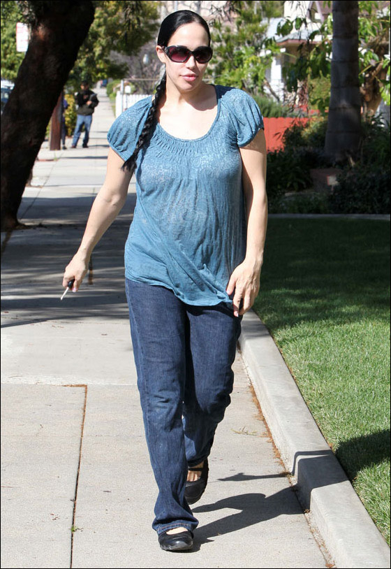 أم التوائم الثمانية.. تُطرد من بيتها!! صورة رقم 5 أم التوائم الثمانية.. تُطرد من بيتها!! صورة رقم 5