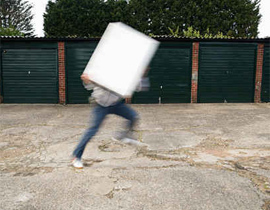 لص يهرب من الشرطة بالقفز من الطابق السادس! صورة رقم 1