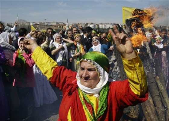 يوم  النوروز: خلاص للإنسانية من العبودية وحرق للذنوب  صورة رقم 7