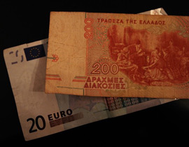 سعر اليورو يهبط الى ادنى مستوى له مقابل الدولار!! صورة رقم 1