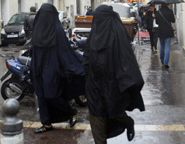 منع الموظفين من ارتداء النقاب في مقاطعة كيبيك الكندية!! صورة رقم 1