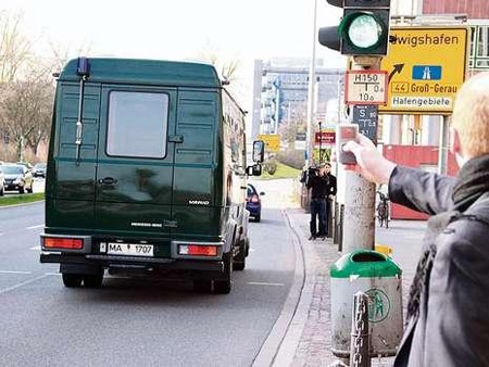الراصد الجوي الألماني يواجه جوا مكفهرا بعد اتهامه بالاغتصاب صورة رقم 2 الراصد الجوي الألماني يواجه جوا مكفهرا بعد اتهامه بالاغتصاب صورة رقم 2