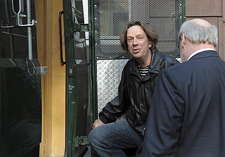 الراصد الجوي الألماني يواجه جوا مكفهرا بعد اتهامه بالاغتصاب صورة رقم 3 الراصد الجوي الألماني يواجه جوا مكفهرا بعد اتهامه بالاغتصاب صورة رقم 3