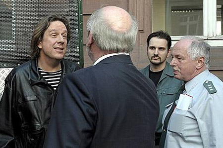 الراصد الجوي الألماني يواجه جوا مكفهرا بعد اتهامه بالاغتصاب صورة رقم 10 الراصد الجوي الألماني يواجه جوا مكفهرا بعد اتهامه بالاغتصاب صورة رقم 10