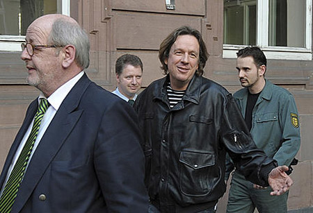 الراصد الجوي الألماني يواجه جوا مكفهرا بعد اتهامه بالاغتصاب صورة رقم 4 الراصد الجوي الألماني يواجه جوا مكفهرا بعد اتهامه بالاغتصاب صورة رقم 4