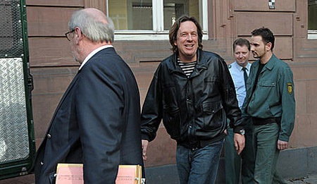 الراصد الجوي الألماني يواجه جوا مكفهرا بعد اتهامه بالاغتصاب صورة رقم 7 الراصد الجوي الألماني يواجه جوا مكفهرا بعد اتهامه بالاغتصاب صورة رقم 7