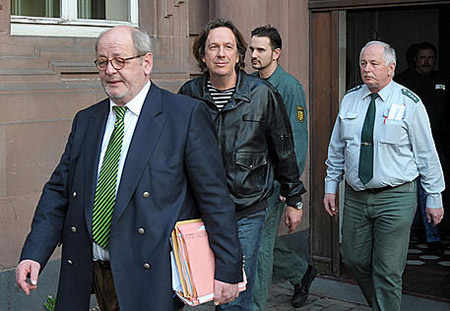 الراصد الجوي الألماني يواجه جوا مكفهرا بعد اتهامه بالاغتصاب صورة رقم 9 الراصد الجوي الألماني يواجه جوا مكفهرا بعد اتهامه بالاغتصاب صورة رقم 9