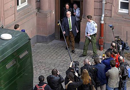 الراصد الجوي الألماني يواجه جوا مكفهرا بعد اتهامه بالاغتصاب صورة رقم 6 الراصد الجوي الألماني يواجه جوا مكفهرا بعد اتهامه بالاغتصاب صورة رقم 6