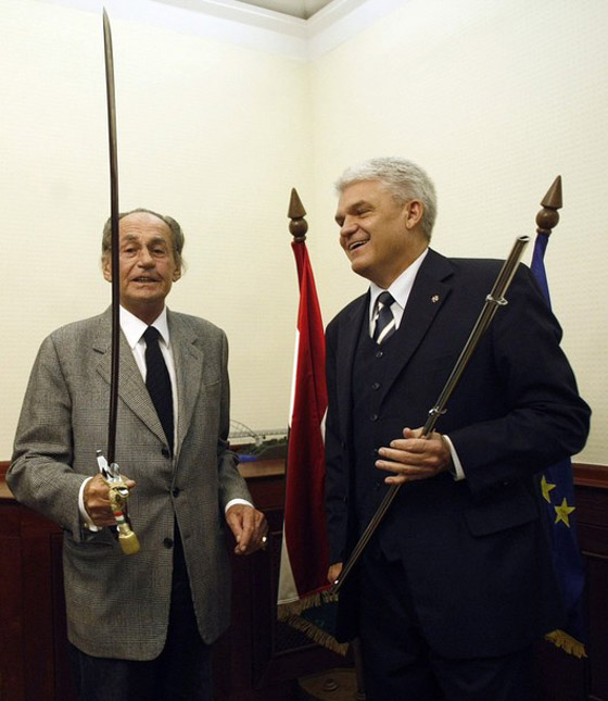 والد ساركوزي: سأكون مطمئناً أكثر إن لم يترشح ابني للرئاسة صورة رقم 4 والد ساركوزي: سأكون مطمئناً أكثر إن لم يترشح ابني للرئاسة صورة رقم 4