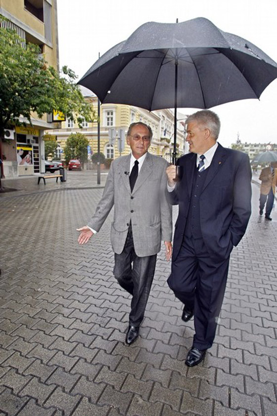 والد ساركوزي: سأكون مطمئناً أكثر إن لم يترشح ابني للرئاسة صورة رقم 7 والد ساركوزي: سأكون مطمئناً أكثر إن لم يترشح ابني للرئاسة صورة رقم 7