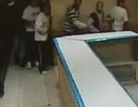 فرار 41 سجيناً دفعة واحدة من البوابة الرئيسية لسجن المكسيك! صورة رقم 1