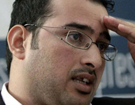 بعد الوعود بالملايين والذهب.. منتظر الزيدي مذيعًا بالجديد! صورة رقم 1 بعد الوعود بالملايين والذهب.. منتظر الزيدي مذيعًا بالجديد! صورة رقم 1