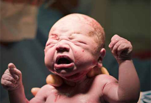 راودته الشكوك حول أبوته لابنته فقتلت زوجته الطفلة! صورة رقم 1 راودته الشكوك حول أبوته لابنته فقتلت زوجته الطفلة! صورة رقم 1