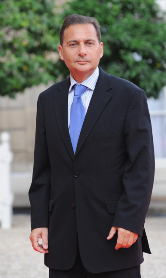 حرب لاذعة بين 