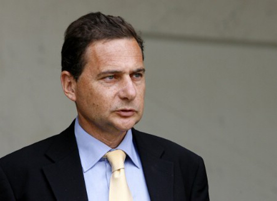 حرب لاذعة بين 