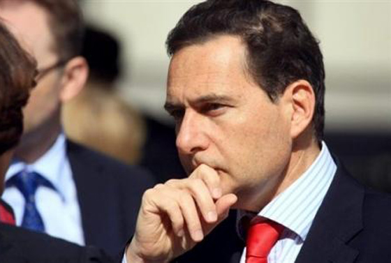 حرب لاذعة بين 