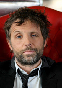 حرب لاذعة بين 